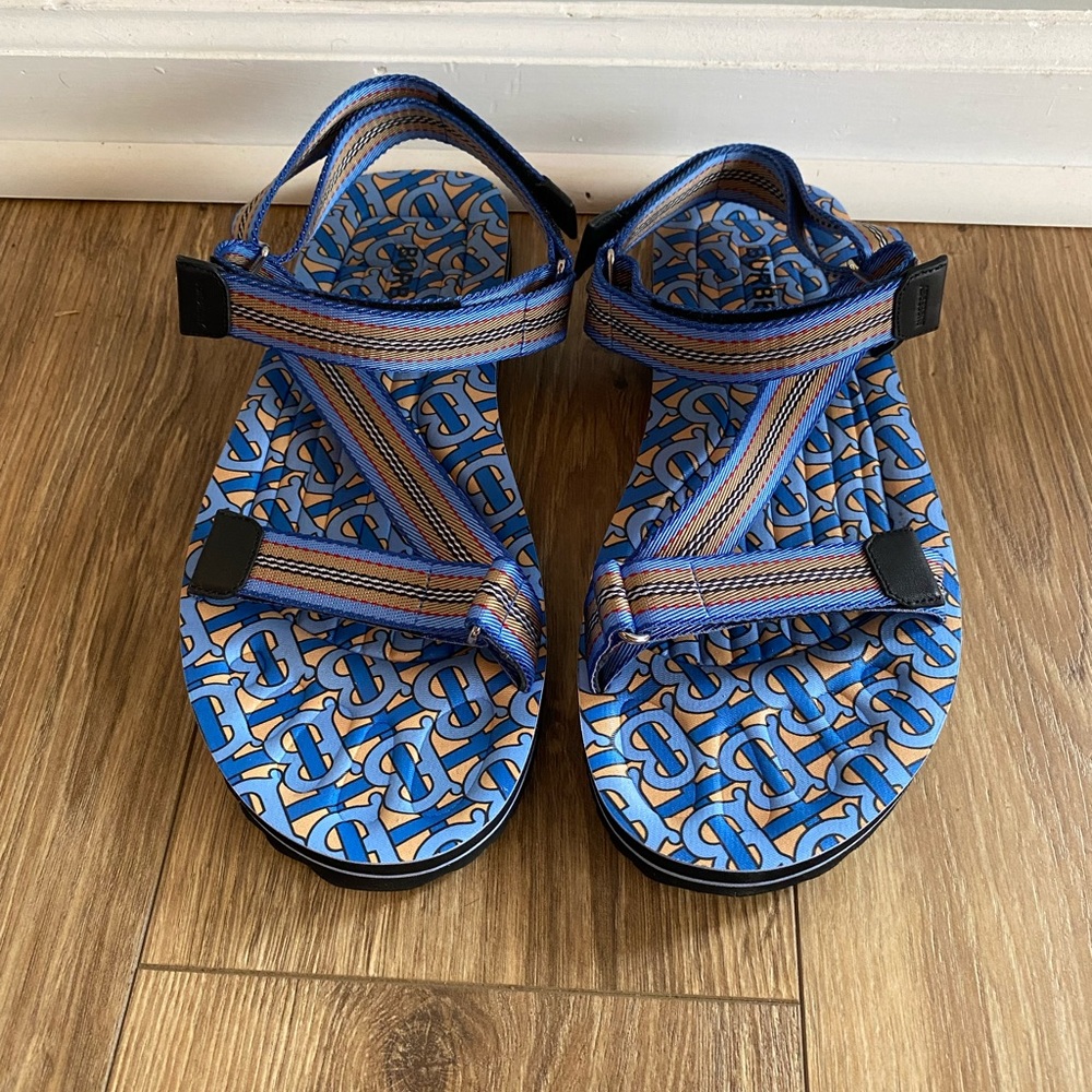 Burberry sandals, size US 13, in the color blue, in perfect condition